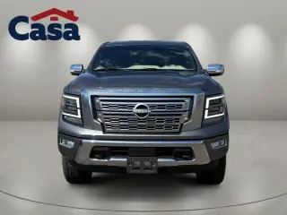 Nissan Titan 2023 4x4 Platinum Reserve 4 puertas Cabina Crew 5.6 pies. SB