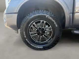 Nissan Titan 2023 4x4 Platinum Reserve 4 puertas Cabina Crew 5.6 pies. SB