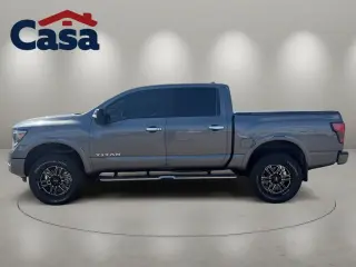 Nissan Titan 2023 4x4 Platinum Reserve 4 puertas Cabina Crew 5.6 pies. SB