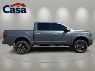 Nissan Titan 2023 4x4 Platinum Reserve 4 puertas Cabina Crew 5.6 pies. SB