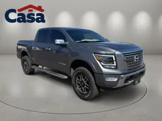 Nissan Titan 2023 4x4 Platinum Reserve 4 puertas Cabina Crew 5.6 pies. SB