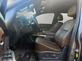 Nissan Titan 2023 4x4 Platinum Reserve 4 puertas Cabina Crew 5.6 pies. SB