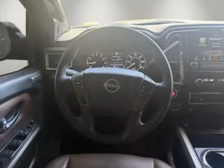 Nissan Titan 2023 4x4 Platinum Reserve 4 puertas Cabina Crew 5.6 pies. SB