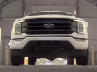 Ford F-150 2023 4x4 Lariat 4 puertas SuperCrew 6.5 pies. SB