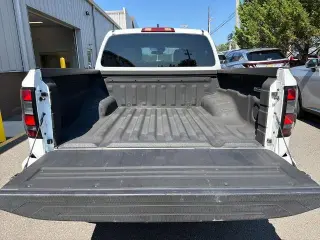 Nissan Frontier 2024 4x4 S 4 puertas Cabina Crew 5 pies. SB