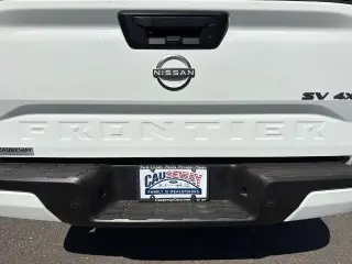 Nissan Frontier 2024 4x4 S 4 puertas Cabina Crew 5 pies. SB