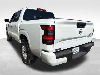 Nissan Frontier 2024 4x4 S 4 puertas Cabina Crew 5 pies. SB