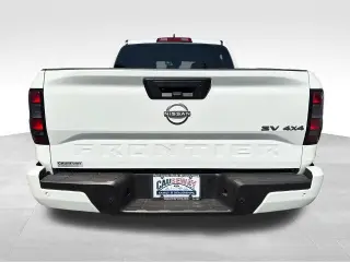 Nissan Frontier 2024 4x4 S 4 puertas Cabina Crew 5 pies. SB