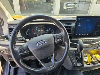 Furgoneta de carga Ford Transit 2024 AWD 250 3 puertas LWB Techo Medio