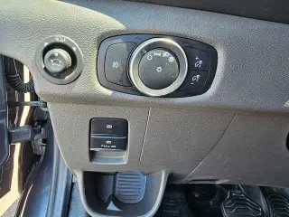 Furgoneta de carga Ford Transit 2024 AWD 250 3 puertas LWB Techo Medio
