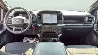 Ford F-150 2025 4x2 STX 4 puertas SuperCrew 5.5 pies. SB