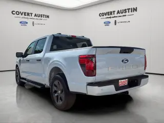 Ford F-150 2025 4x2 STX 4 puertas SuperCrew 5.5 pies. SB