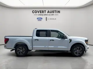 Ford F-150 2025 4x2 STX 4 puertas SuperCrew 5.5 pies. SB