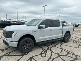 Ford F-150 Lightning 2023 AWD Lariat 4 puertas SuperCrew 5.5 pies. SB