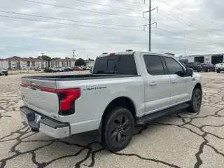 Ford F-150 Lightning 2023 AWD Lariat 4 puertas SuperCrew 5.5 pies. SB