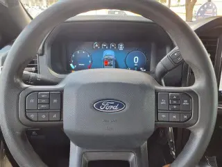 Ford F-150 2024 4x2 STX 4 puertas SuperCrew 5.5 pies. SB