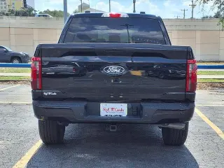 Ford F-150 2024 4x2 STX 4 puertas SuperCrew 5.5 pies. SB