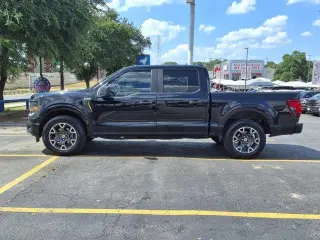 Ford F-150 2024 4x2 STX 4 puertas SuperCrew 5.5 pies. SB