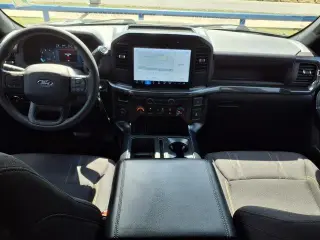 Ford F-150 2024 4x2 STX 4 puertas SuperCrew 5.5 pies. SB