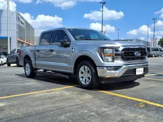 Ford F-150 2023 4x2 XLT 4 puertas SuperCrew 5.5 pies. SB