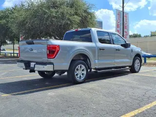 Ford F-150 2023 4x2 XLT 4 puertas SuperCrew 5.5 pies. SB