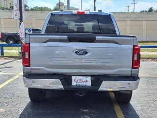 Ford F-150 2023 4x2 XLT 4 puertas SuperCrew 5.5 pies. SB