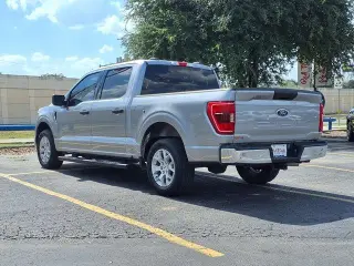 Ford F-150 2023 4x2 XLT 4 puertas SuperCrew 5.5 pies. SB