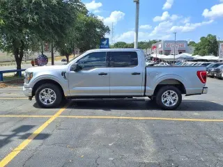 Ford F-150 2023 4x2 XLT 4 puertas SuperCrew 5.5 pies. SB