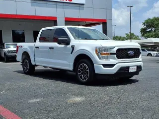 Ford F-150 2022 4x2 XL 4 puertas SuperCrew 5.5 pies. SB