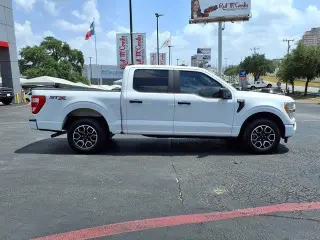 Ford F-150 2022 4x2 XL 4 puertas SuperCrew 5.5 pies. SB