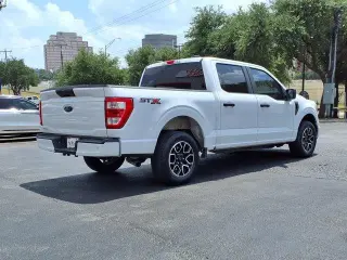 Ford F-150 2022 4x2 XL 4 puertas SuperCrew 5.5 pies. SB