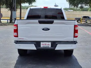 Ford F-150 2022 4x2 XL 4 puertas SuperCrew 5.5 pies. SB