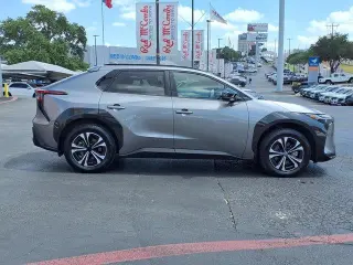 Toyota bZ4X 2024 XLE 4 puertas Crossover
