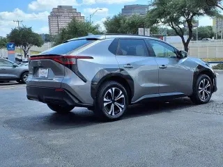 Toyota bZ4X 2024 XLE 4 puertas Crossover