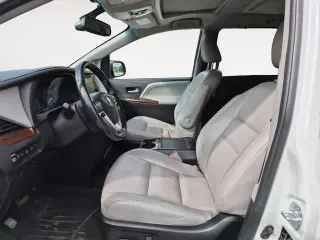 Toyota Sienna 2017 AWD XLE 7 pasajeros 4 puertas Minivan