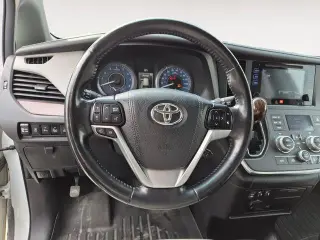 Toyota Sienna 2017 AWD XLE 7 pasajeros 4 puertas Minivan