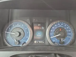 Toyota Sienna 2017 AWD XLE 7 pasajeros 4 puertas Minivan