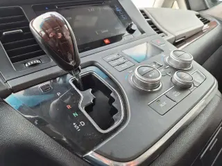 Toyota Sienna 2017 AWD XLE 7 pasajeros 4 puertas Minivan