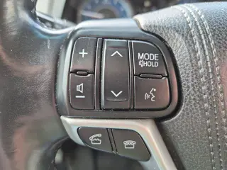 Toyota Sienna 2017 AWD XLE 7 pasajeros 4 puertas Minivan