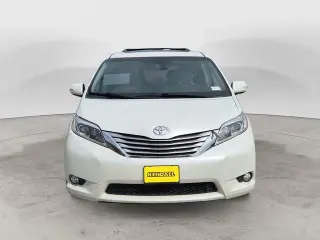 Toyota Sienna 2017 AWD XLE 7 pasajeros 4 puertas Minivan