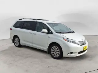 Toyota Sienna 2017 AWD XLE 7 pasajeros 4 puertas Minivan