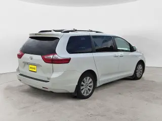 Toyota Sienna 2017 AWD XLE 7 pasajeros 4 puertas Minivan