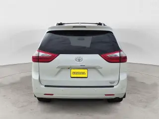 Toyota Sienna 2017 AWD XLE 7 pasajeros 4 puertas Minivan