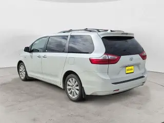 Toyota Sienna 2017 AWD XLE 7 pasajeros 4 puertas Minivan