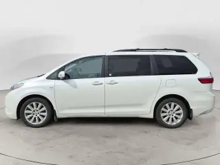 Toyota Sienna 2017 AWD XLE 7 pasajeros 4 puertas Minivan