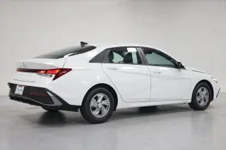 Hyundai ELANTRA 2026 SE 4 puertas Sedan