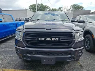 Ram 1500 2020 4x4 Lone Star Cabina Crew 4 puertas 5.6 pies. Caja corta Pickup