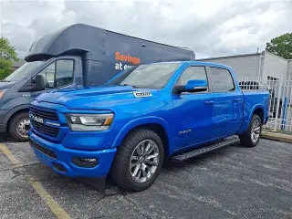 Ram 1500 2021 4x4 Laramie Cabina Crew 4 puertas 5.6 pies. Pickup SB