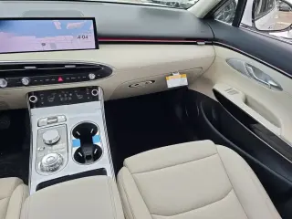 Genesis GV70 2026 AWD 2.5T Estándar 4 puertas SUV