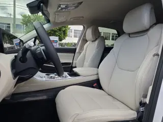 Genesis GV70 2026 AWD 2.5T Estándar 4 puertas SUV